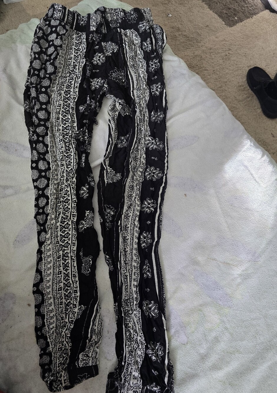 Black With Design Pants Size Small
